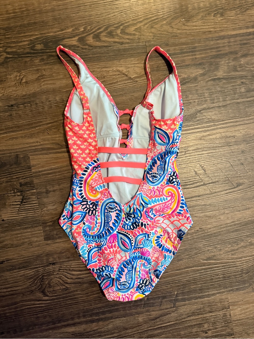 Lilly Pulitzer Jaspen one piece in the Coral Spritz Beach Bungalow. Sz 2 - Picture 4 of 5